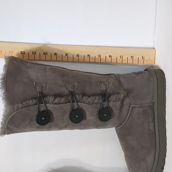 UGG BAILEY BUTTON TRIPLET II GREY Leather BOOTS women size 8 - Picture 9 of 13